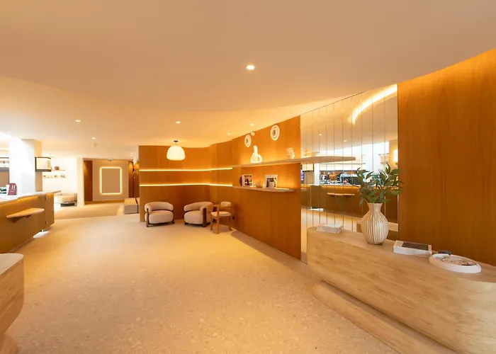 Western Le Paradou Sud.Hotel Avignon